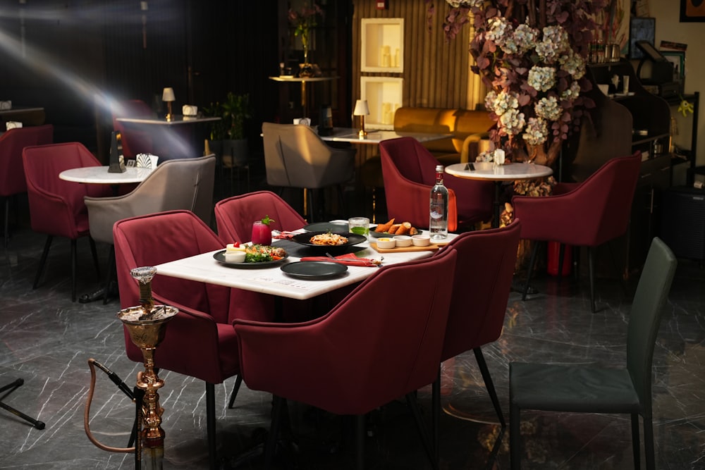 Warmes, einladendes Restaurant-Interieur von Flavoria